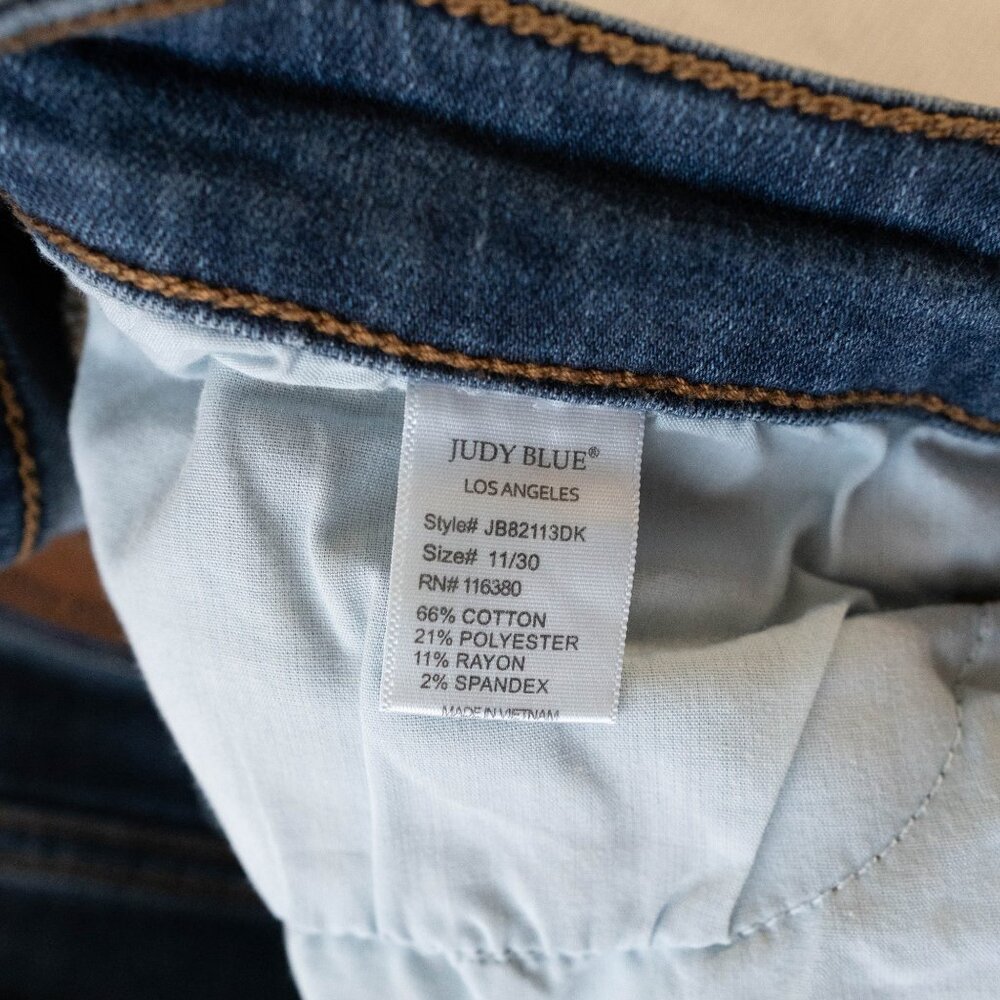 Judy Blue Skinny Jeans Size 11/30 Distressed Stretch Mid Rise Raw Hem - Picture 3 of 9